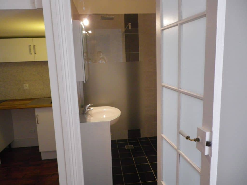 Salle de bain après travaux, Rénovation appartement studio quartier Flachat à Asnières sur Seine de 20m2