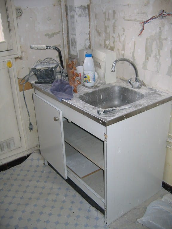 Cuisine avant travaux, Rénovation appartement de 30m2 au quartier des Batignolles PARIS 75017