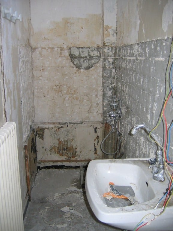 Salle de bain avant travaux, Rénovation appartement de 30m2 au quartier des Batignolles PARIS 75017