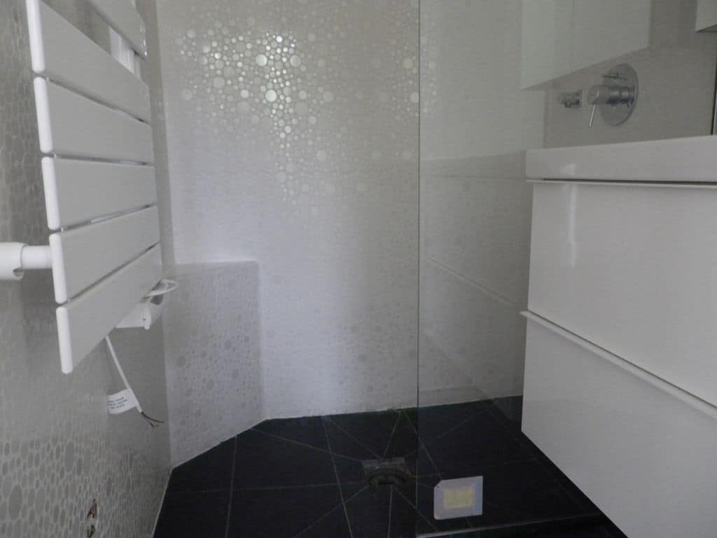 Salle de bain après travaux, Rénovation appartement de 50m² au quartier Pont de Neuilly à Neuilly sur Seine 92200
