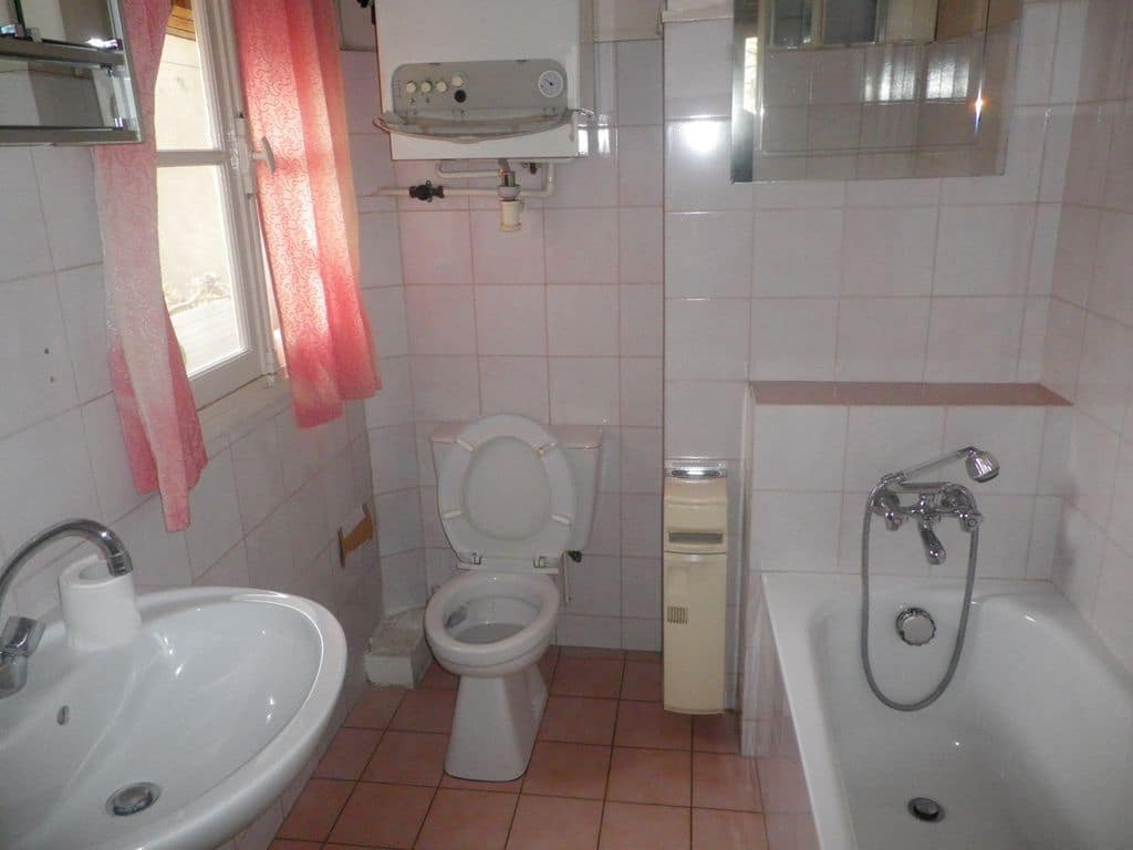 WC avant travaux, Rénovation appartement de 50m² au quartier Pont de Neuilly à Neuilly sur Seine 92200