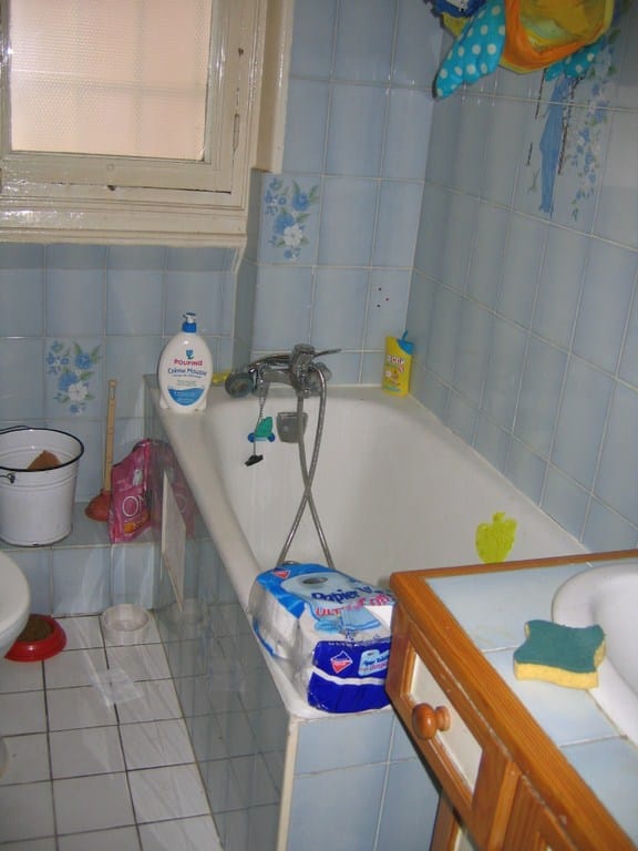 Salle de bain avant travaux, Rénovation appartement quartier Levallois-Porte de Champerret de 85m²