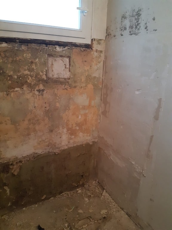 Salle de bain avant travaux, Rénovation studio quartier Saint Michel PARIS 75005 de 25 m2