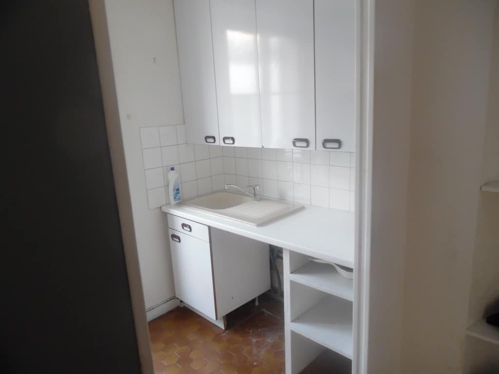 Cuisine avant travaux, Rénovation appartement quartier Voltaire PARIS 75011 de 46 m2
