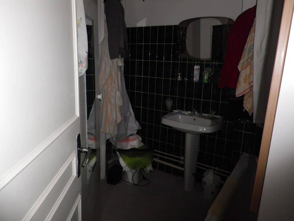 Salle de bain avant travaux, Rénovation appartement proche de Gare de Bécon-les-Bruyères à Courbevoie de 45 m2