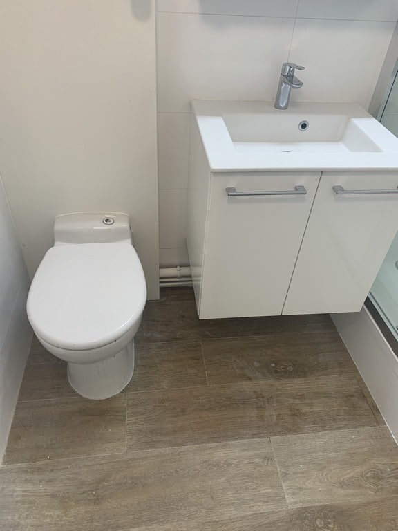 WC après travaux, Rénovation studio quartier Saint Michel PARIS 75005 de 25 m2