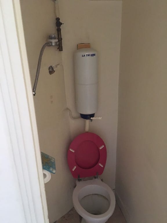 photo WC avant travaux rue colbert 92700 colombes – Copie