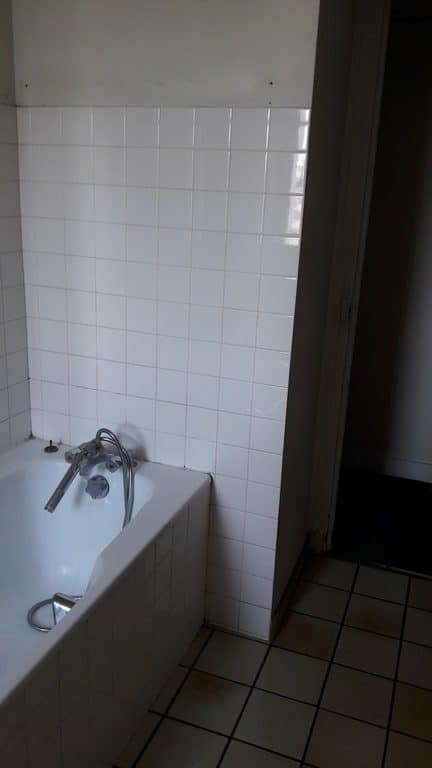 Salle de bain avant travaux, Rénovation appartement à LEVALLOIS PERRET proche NEUILLY SUR SEINE de 70 m2