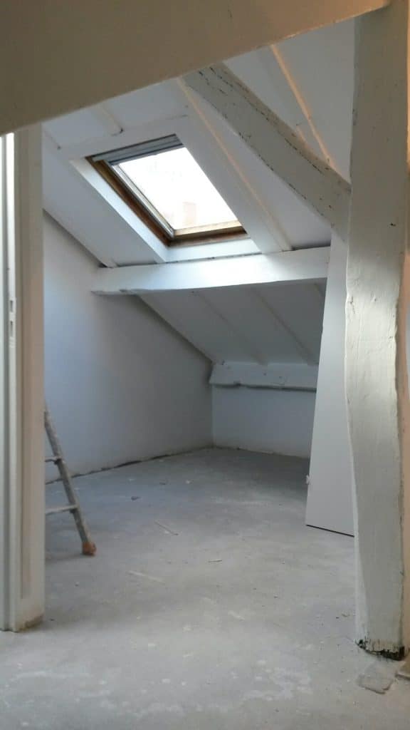 Combles avant travaux, Rénovation appartement à La Motte-Picquet-Grenelle PARIS 15 de 46 m2