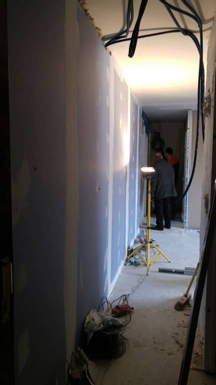 Couloir avant travaux, Rénovation appartement proche Place d’Italie PARIS 75013 de 54 m2
