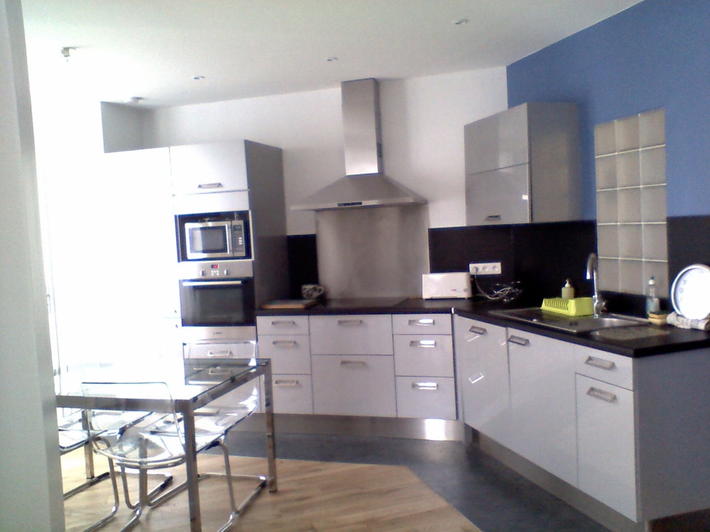 Cuisine après travaux (vue 2), Rénovation appartement proche de Gare de Bécon-les-Bruyères à Courbevoie de 45 m2