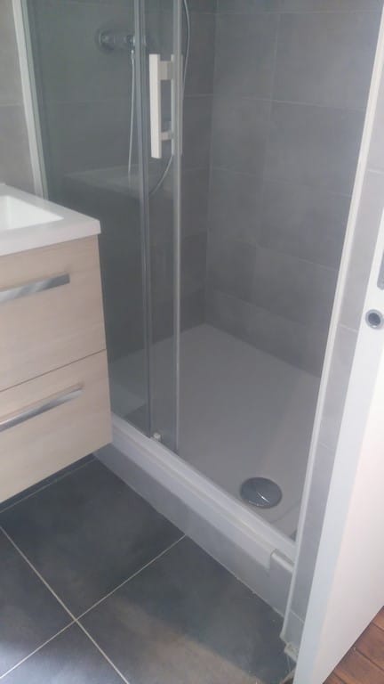 Salle de bain après travaux (vue 2), Rénovation appartement quartier gare de Courbevoie 92400 de 40 m2