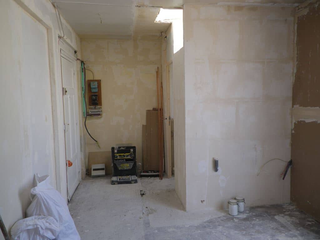 Salon avant travaux, Rénovation appartement quartier Pont de Levallois-Bécon à Levallois Perret de 30 m2