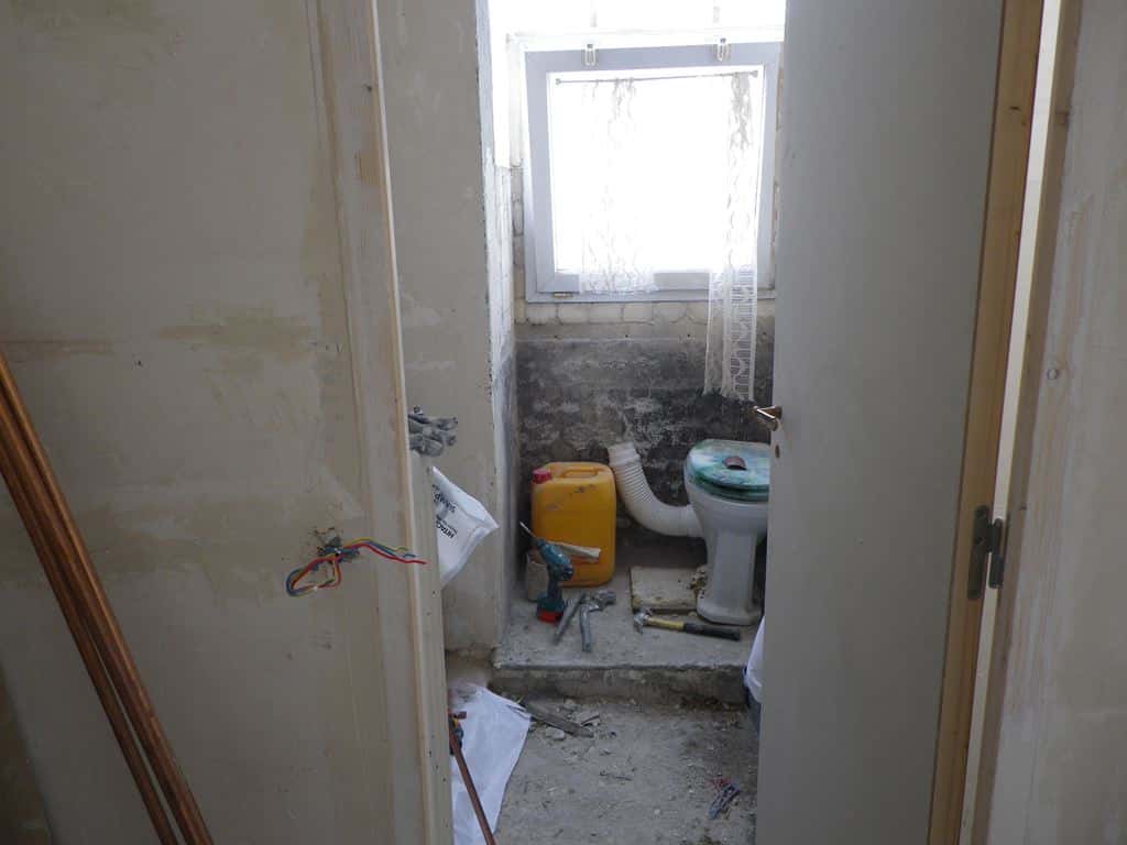Salle de bain avant travaux, Rénovation appartement quartier Pont de Levallois-Bécon à Levallois Perret de 30 m2