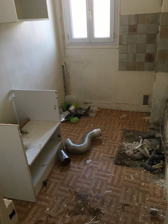 Salle de bain avant travaux, Rénovation appartement gare de la Garenne-Colombes 92700 de 35 m2