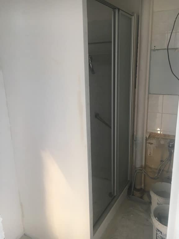 Salle de bain avant travaux, Rénovation appartement VANVES 92170 de 53 m2