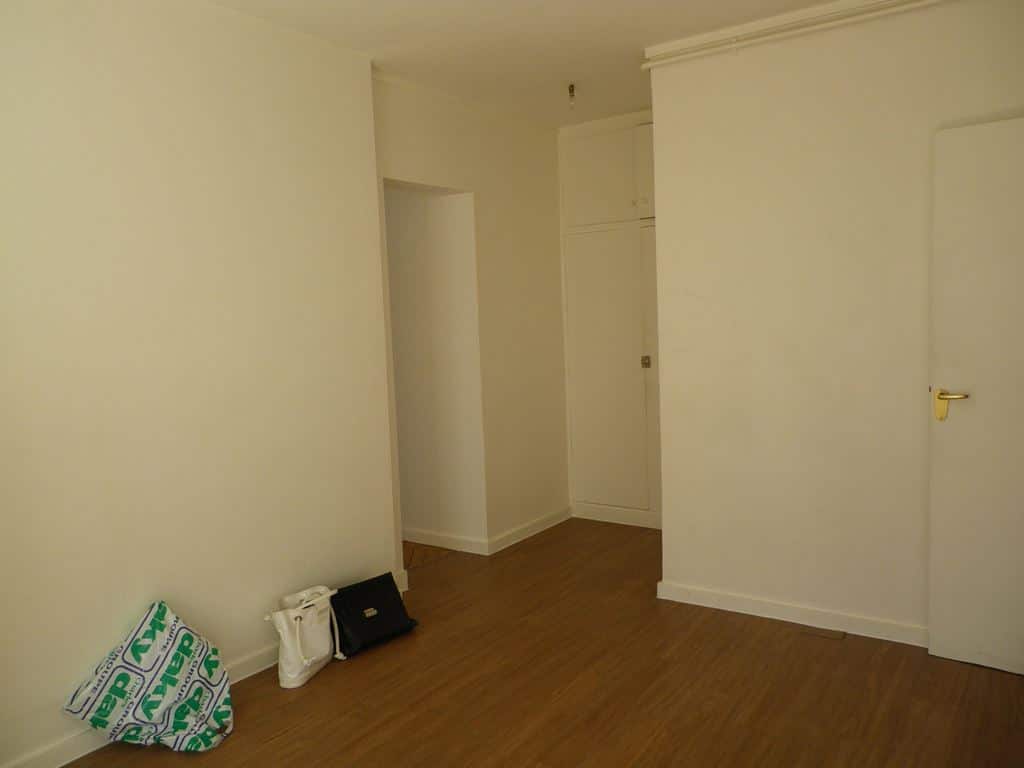 Salon avant travaux, Rénovation appartement dans le quartier Saint Michel PARIS 75005 de 50 m2